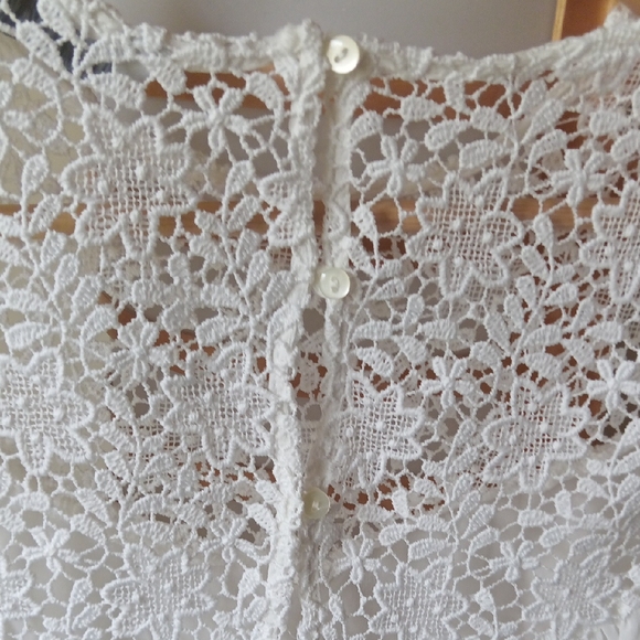 Ptp17.5" Zara Flowy Sheer White Crochet Inspired Lace Top 3/4 Sleeve - Picture 7 of 11